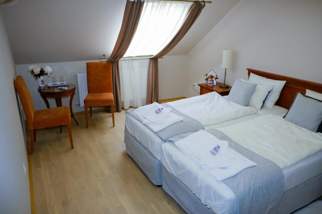 Barkoscinege Vendeghaz Hotell Geberjen Exteriör bild