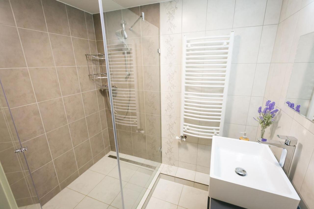 Barkoscinege Vendeghaz Hotell Geberjen Exteriör bild